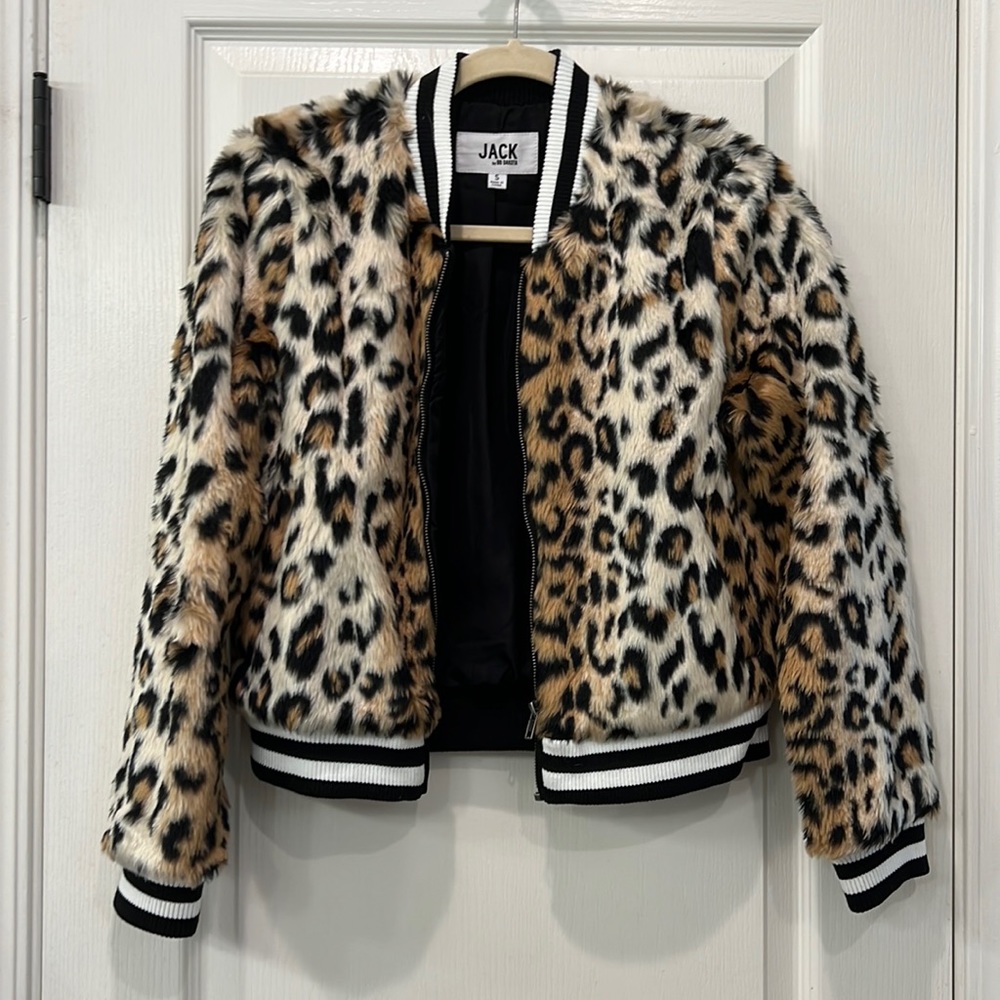 Adorable leopard bomber jacket!